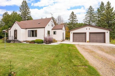 Photo of 54 Helberg Rd, Esko, MN 55733 (MLS # 6122588)