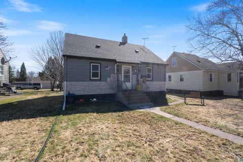 Tiny photo for 28 N 66th Ave W Ave, Duluth, MN 55807 (MLS # 6128372)