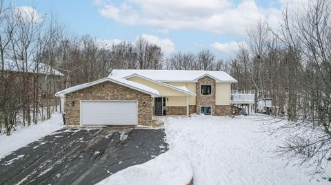 Photo of 4809 Oak Ridge Dr, Hermantown, MN 55811 (MLS # 6123091)