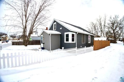 Photo of 114 E 17th St, Hibbing, MN 55746 (MLS # 6123377)