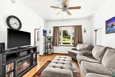Tiny photo for 822 E 7th St, Duluth, MN 55805 (MLS # 6125173)