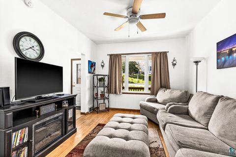 Tiny photo for 822 E 7th St, Duluth, MN 55805 (MLS # 6125173)