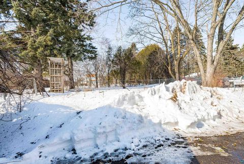 Tiny photo for 6015 E Superior St, Duluth, MN 55804 (MLS # 6123860)