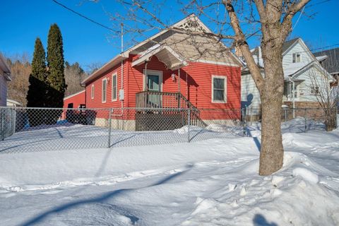 Photo of 1117 Lincoln Ave, Eveleth, MN 55705 (MLS # 6123392)