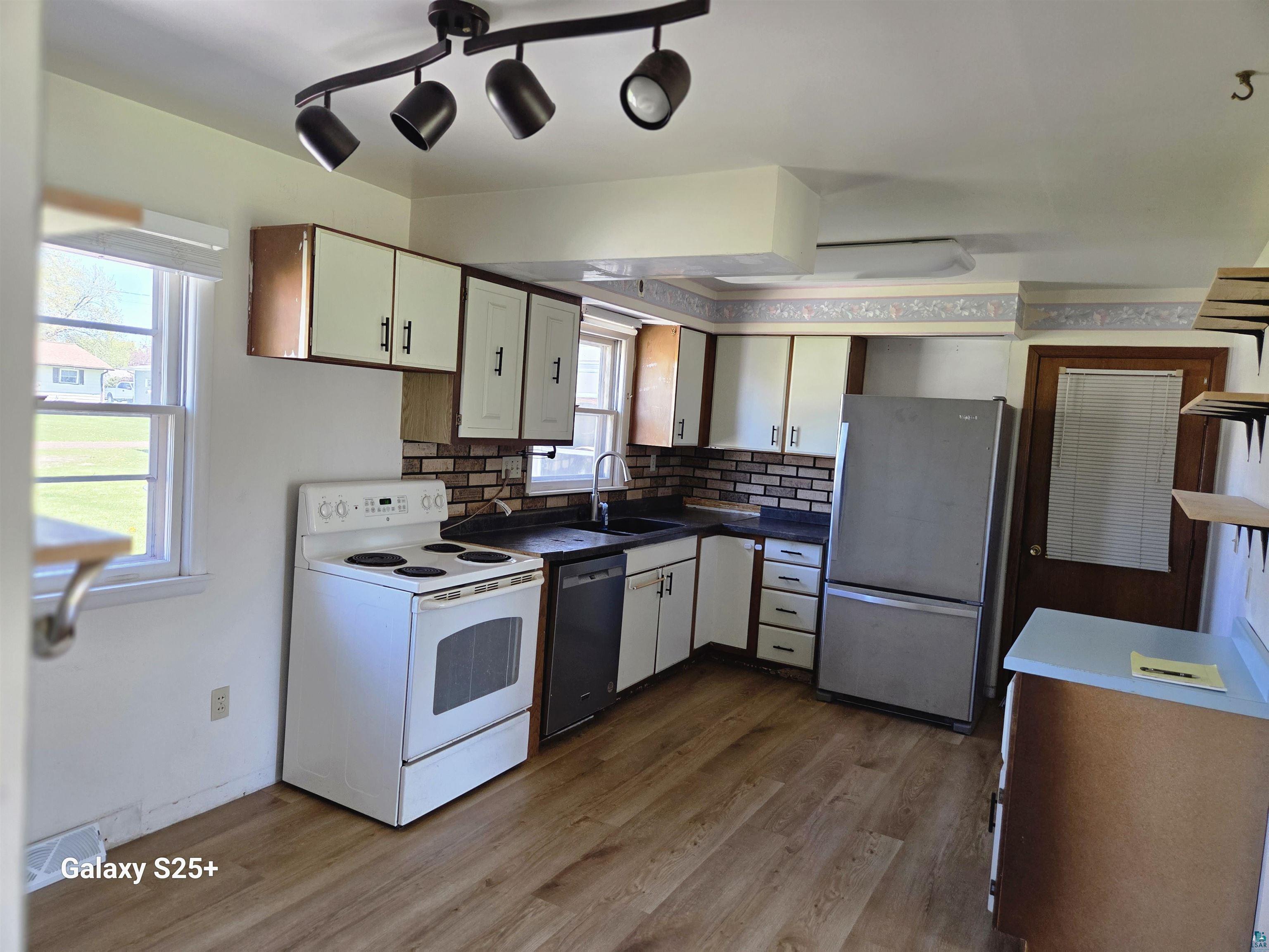 1308 W 11th Ave W