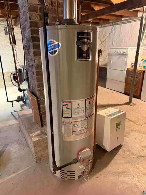 Tiny photo for 1025 W 8th St, Duluth, MN 55806 (MLS # 6123991)