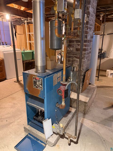 Tiny photo for 1025 W 8th St, Duluth, MN 55806 (MLS # 6123991)