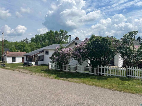 Photo of 1103 E Washington St, Ely, MN 55731 (MLS # 6125906)