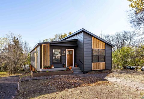 Tiny photo for 1914 E 1st St, Duluth, MN 55812 (MLS # 6123757)