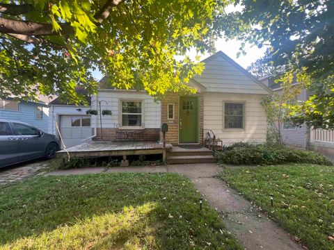 Photo of 204 W Faribault St, Duluth, MN 55803 (MLS # 6123588)