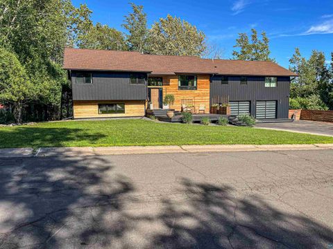 Photo of 1510 Woodbury Ln, Duluth, MN 55803 (MLS # 6126896)