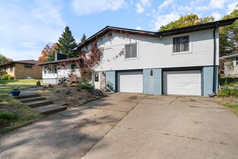 Photo of 441 Kenilworth Ave, Duluth, MN 55803 (MLS # 6122295)