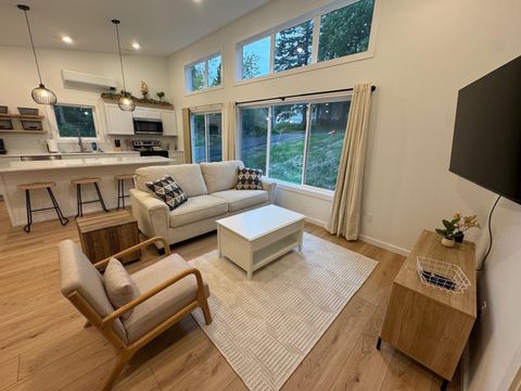 Tiny photo for 14 W Linden St, Duluth, MN 55811 (MLS # 6123025)