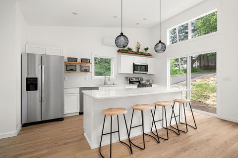 Tiny photo for 14 W Linden St, Duluth, MN 55811 (MLS # 6123025)