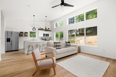 Tiny photo for 14 W Linden St, Duluth, MN 55811 (MLS # 6123025)