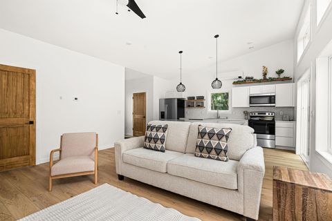 Tiny photo for 14 W Linden St, Duluth, MN 55811 (MLS # 6123025)