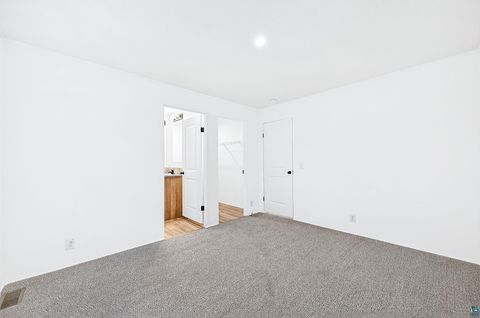 Tiny photo for 306 W Palm St, Duluth, MN 55811 (MLS # 6125922)