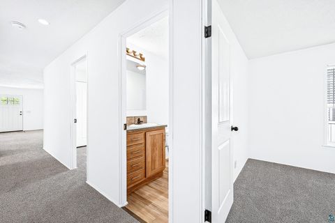 Tiny photo for 306 W Palm St, Duluth, MN 55811 (MLS # 6125922)