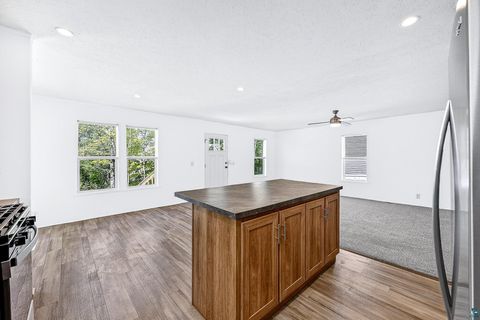 Tiny photo for 306 W Palm St, Duluth, MN 55811 (MLS # 6125922)