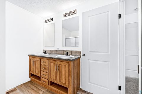 Tiny photo for 306 W Palm St, Duluth, MN 55811 (MLS # 6125922)