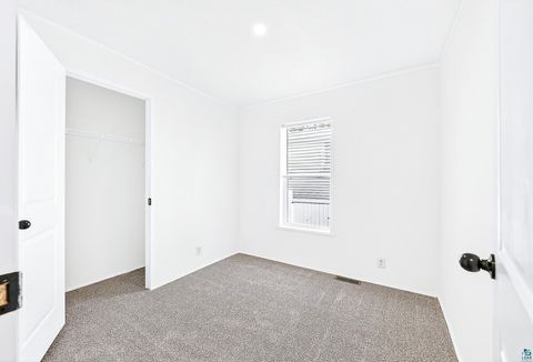 Tiny photo for 306 W Palm St, Duluth, MN 55811 (MLS # 6125922)