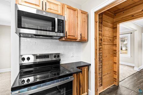 Tiny photo for 3916 W 4th Street, Duluth, MN 55807 (MLS # 6124213)