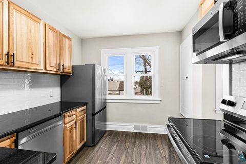 Tiny photo for 3916 W 4th Street, Duluth, MN 55807 (MLS # 6124213)