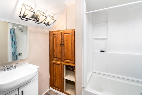 Tiny photo for 706 E 11th St, Duluth, MN 55805 (MLS # 6123969)