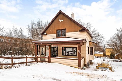 Photo of 706 E 11th St, Duluth, MN 55805 (MLS # 6123969)