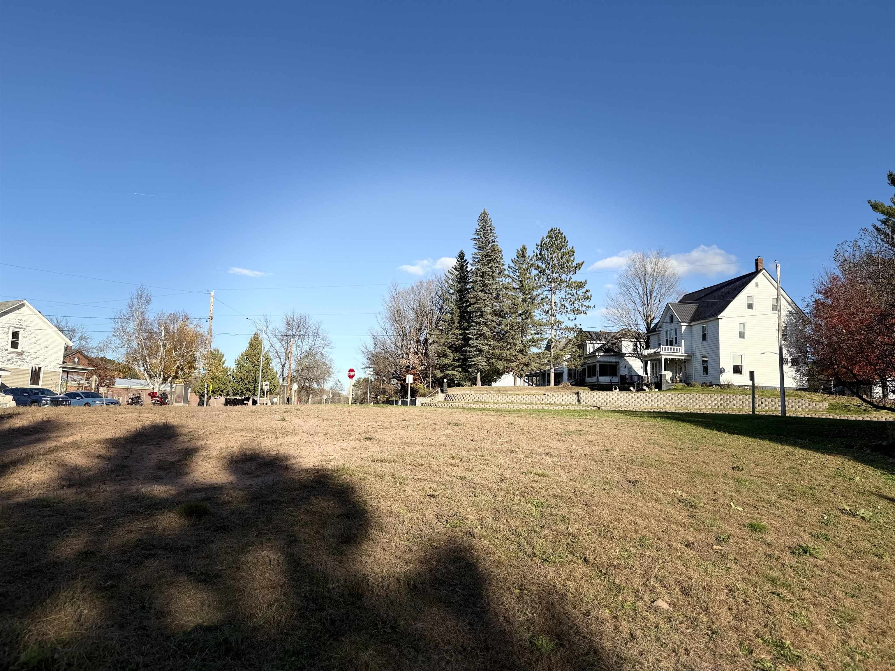 000 Main St S