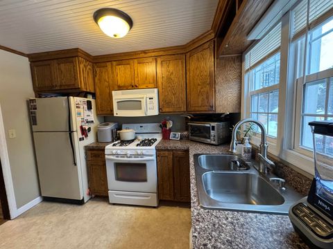 Tiny photo for 210 N Court Ave, Sandstone, MN 55072 (MLS # 6123314)