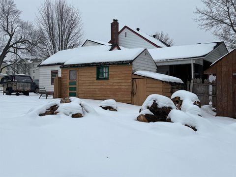 Tiny photo for 210 N Court Ave, Sandstone, MN 55072 (MLS # 6123314)