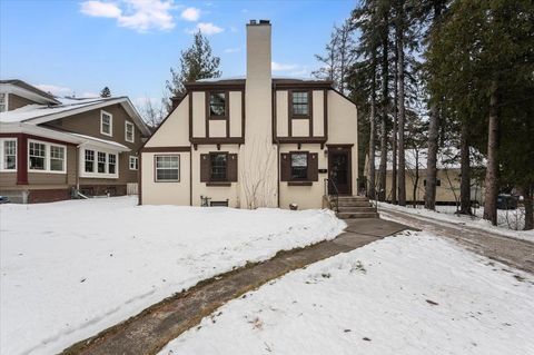 Photo of 145 Waverly Pl, Duluth, MN 55803 (MLS # 6123164)