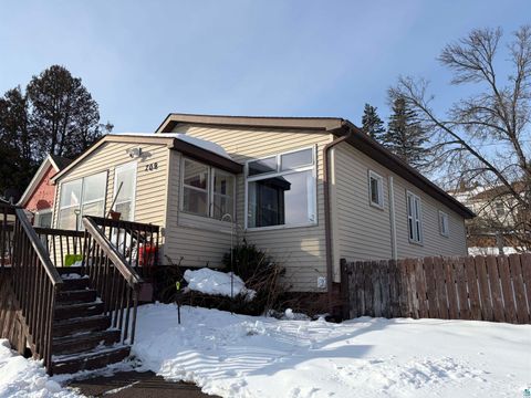 Photo of 709 E 13th St, Duluth, MN 55805 (MLS # 6123360)