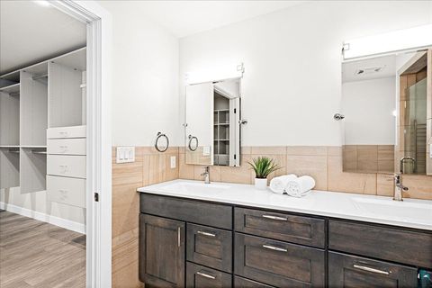Tiny photo for 325 Lake Ave S Ave #611, Duluth, MN 55802 (MLS # 6125648)