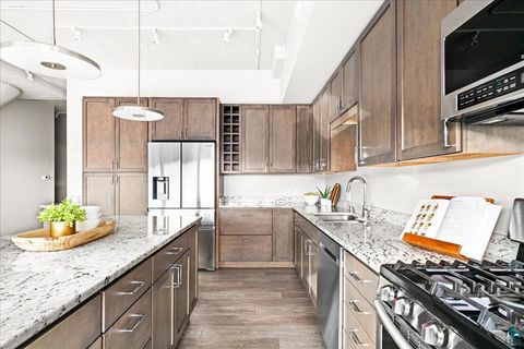 Tiny photo for 325 Lake Ave S Ave #611, Duluth, MN 55802 (MLS # 6125648)