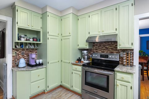 Tiny photo for 2001 E 9th St, Duluth, MN 55812 (MLS # 6125929)