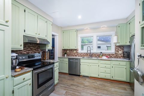Tiny photo for 2001 E 9th St, Duluth, MN 55812 (MLS # 6125929)