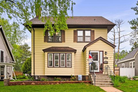 Tiny photo for 2001 E 9th St, Duluth, MN 55812 (MLS # 6125929)