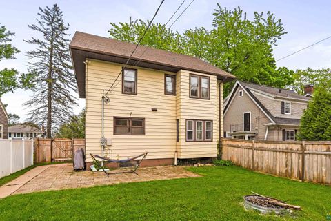 Tiny photo for 2001 E 9th St, Duluth, MN 55812 (MLS # 6125929)