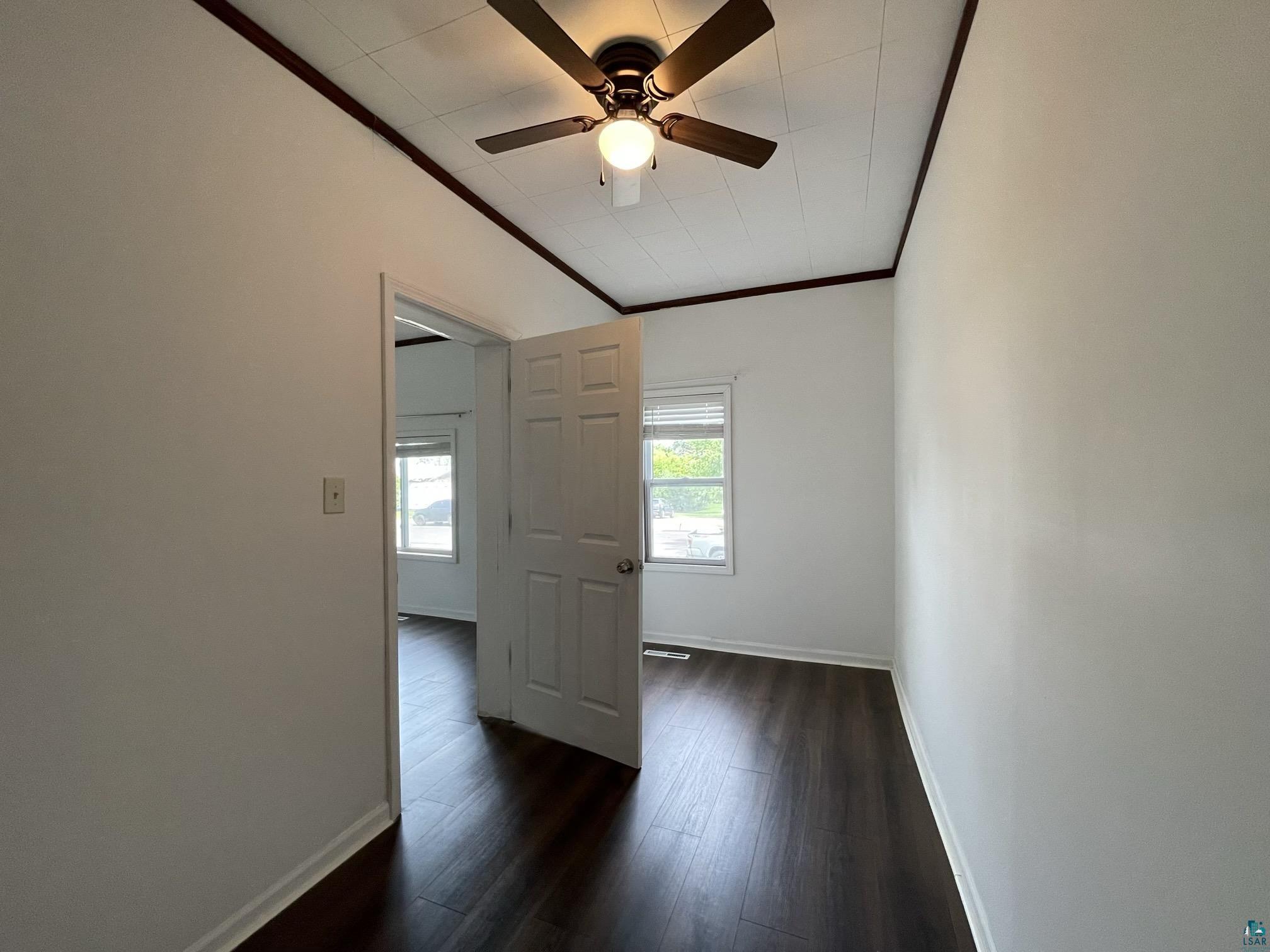 1208 Main St W