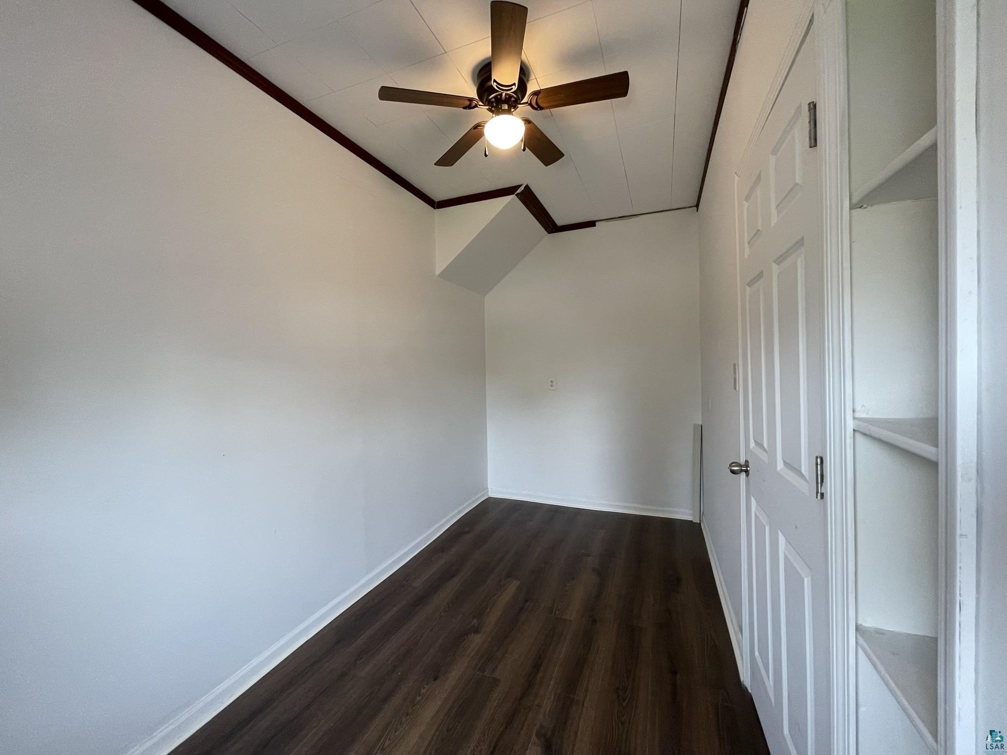 1208 Main St W