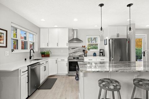 Tiny photo for 1515 Minnesota Ave, Duluth, MN 55802 (MLS # 6122648)