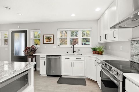 Tiny photo for 1515 Minnesota Ave, Duluth, MN 55802 (MLS # 6122648)