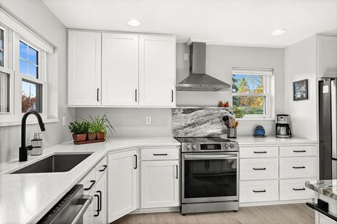 Tiny photo for 1515 Minnesota Ave, Duluth, MN 55802 (MLS # 6122648)