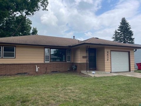 Photo of 2412 NW 18th Ave, Rochester, MN 55901 (MLS # 6126458)