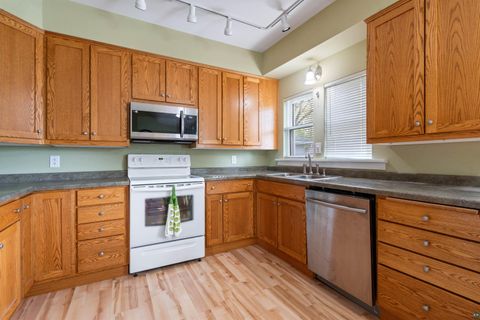 Tiny photo for 5201 Ivanhoe St, Duluth, MN 55804 (MLS # 6125571)