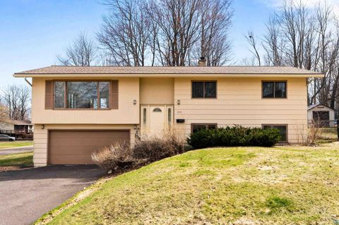Photo of 330 E Faribault St, Duluth, MN 55803 (MLS # 6124959)