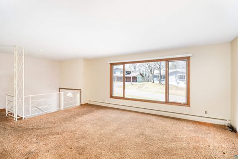 Tiny photo for 330 E Faribault St, Duluth, MN 55803 (MLS # 6124959)
