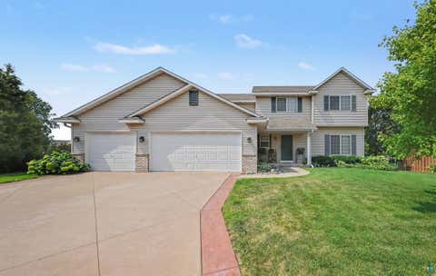 Photo of 12320 Windsor Ct, Burnsville, MN 55337 (MLS # 6127009)